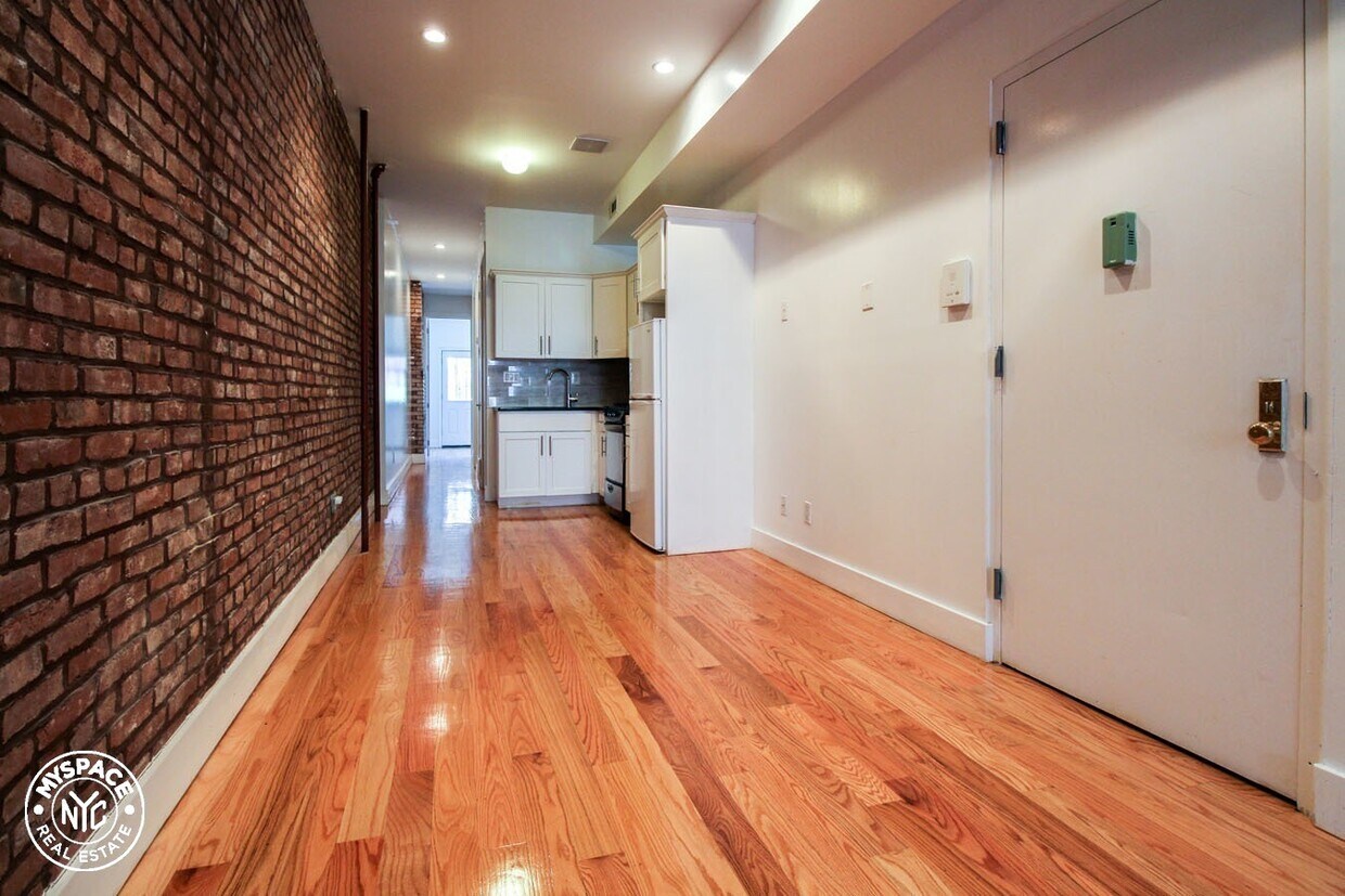 13 Humboldt St Unit 3R, Brooklyn, NY 11206 Room for Rent in Brooklyn