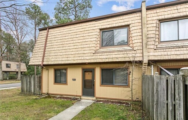 Foto del edificio - Remodeled Townhouse Ready for A New Tenant