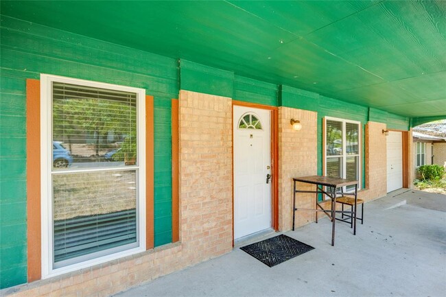 Building Photo - 8408 Romney Rd