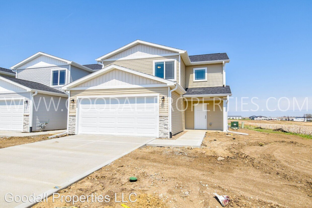 3 br, 2.5 bath House 2005 Adler Ct House Rental in De Soto, IA