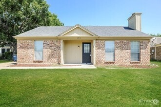 Building Photo - 3913 Big Leaf Ln