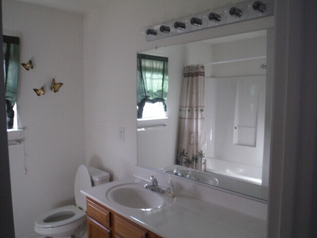 Building Photo - 206 Vivian Ct. Yorktown, Va. 23690,