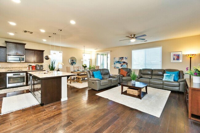 Building Photo - Immaculate 4/2 Wilson Home near Clovis Eas...