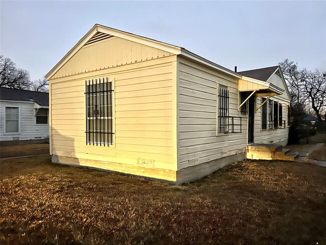 Building Photo - 2330 Seevers Ave