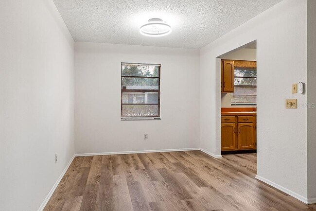 Building Photo - 223 E Fern Dr