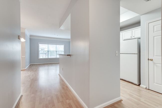 Building Photo - 2700 Pine Tree Rd NE