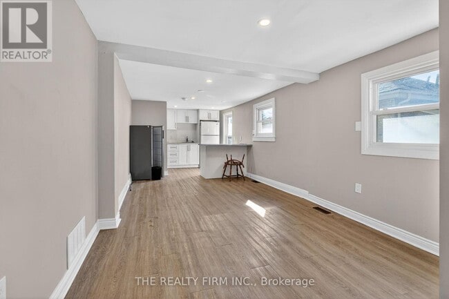 Building Photo - 312 Piccadilly St