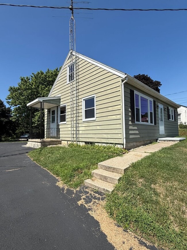 Building Photo - 1294 Edenville Rd