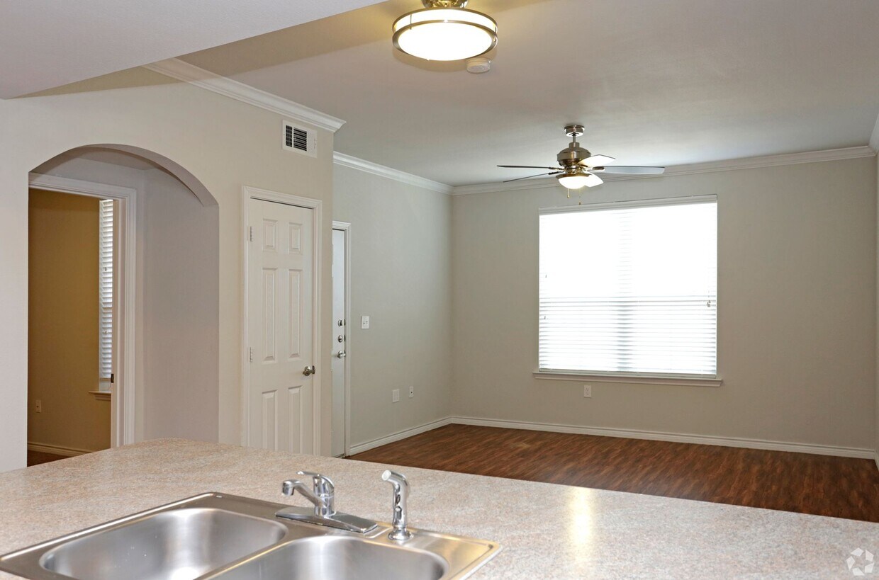 Building Photo - Westwood Villa