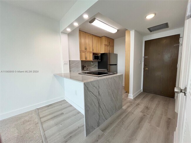 Foto del edificio - 2899 Collins Ave