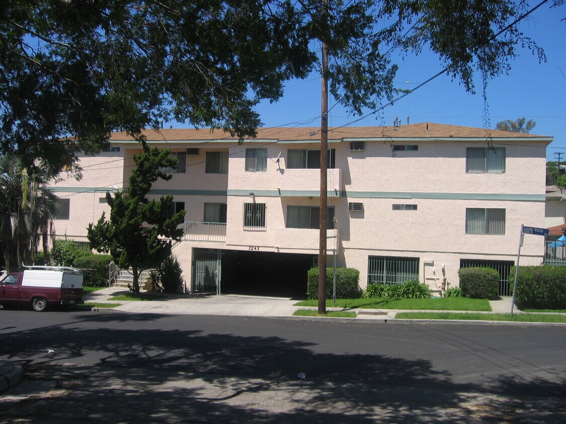 Primary Photo - 3243 Portola Ave