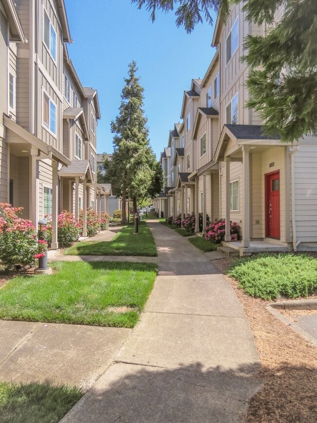 Building Photo - 2 Bedroom Townhome Coming soon !!