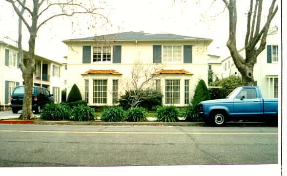 Building Photo - 469 Duane St