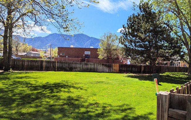 Building Photo - 4150 Monroe Dr