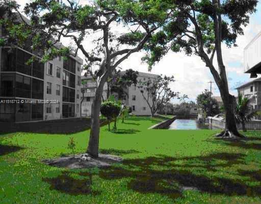 Foto del edificio - 110 Royal Park Dr
