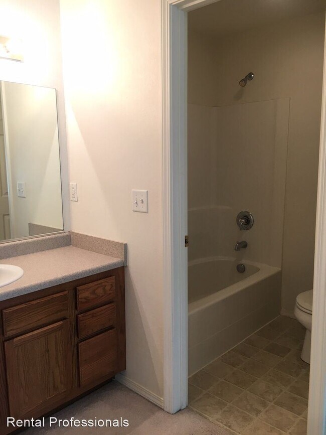 Foto del edificio - 2 br, 2 bath House - 825 Forest Glen Unit E