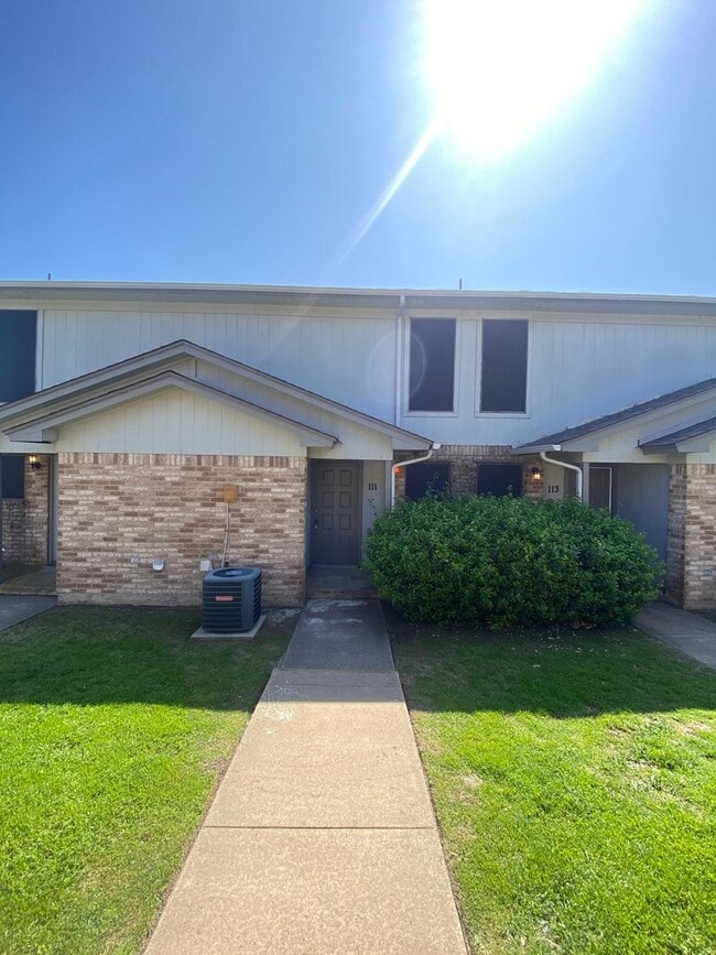 Building Photo - 111 Vista Way