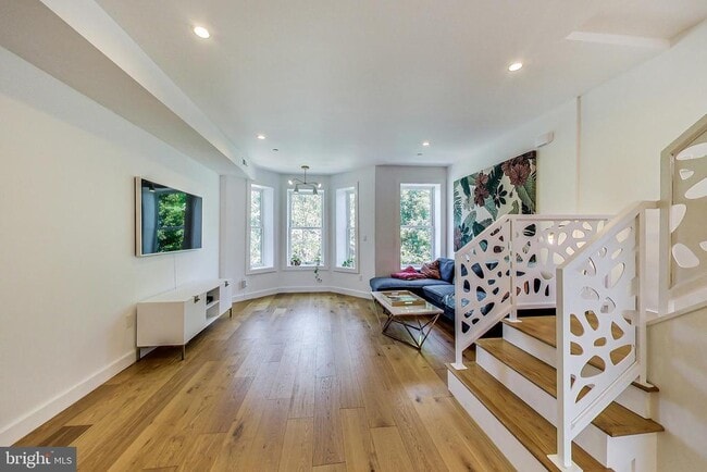 Building Photo - 25 U St NE