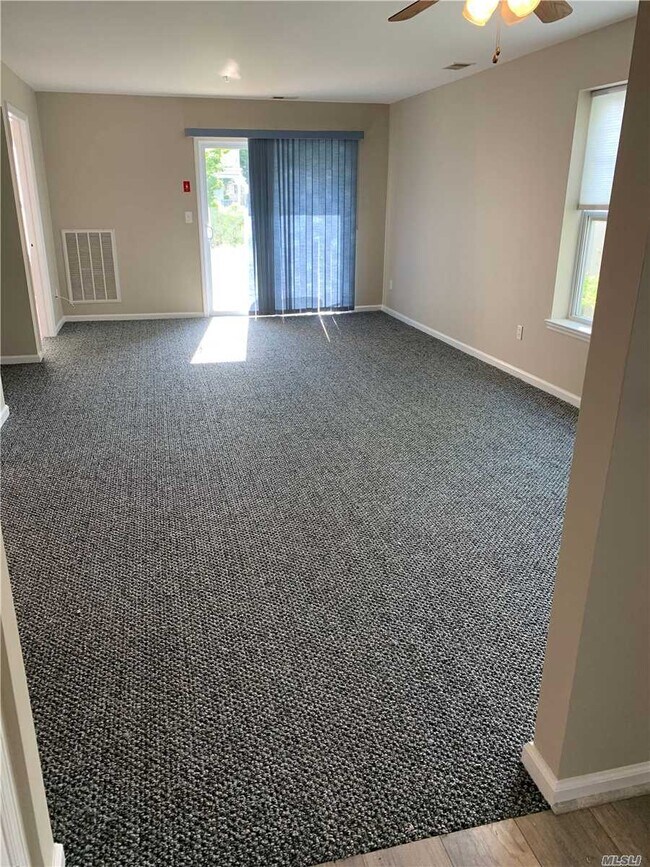 Building Photo - 18 Lorien Pl