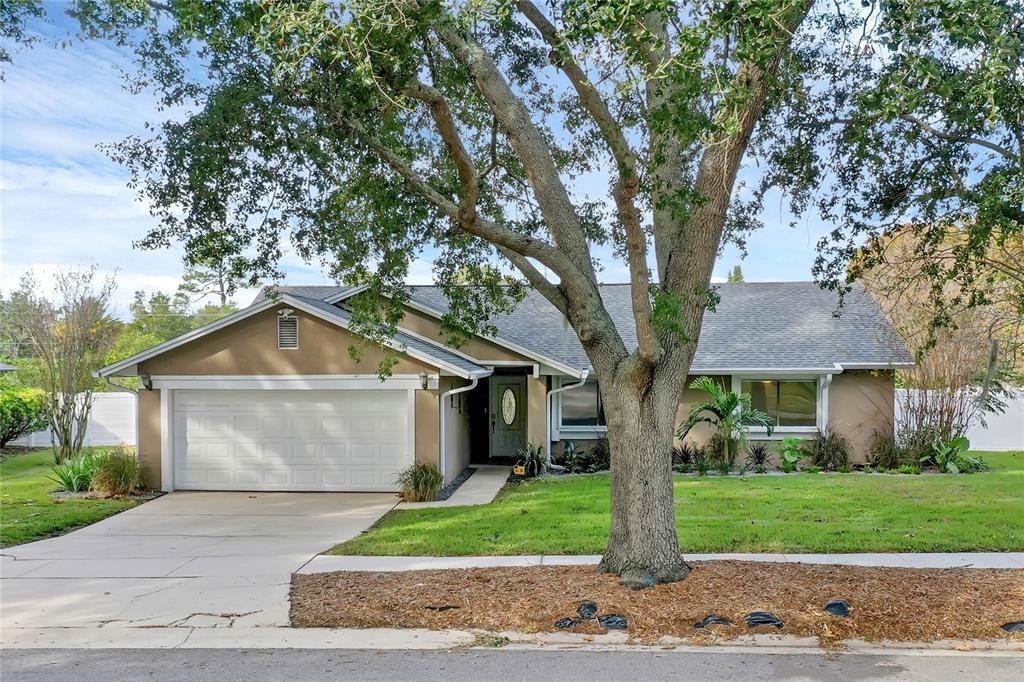 Foto principal - 7664 Clubhouse Estates Dr