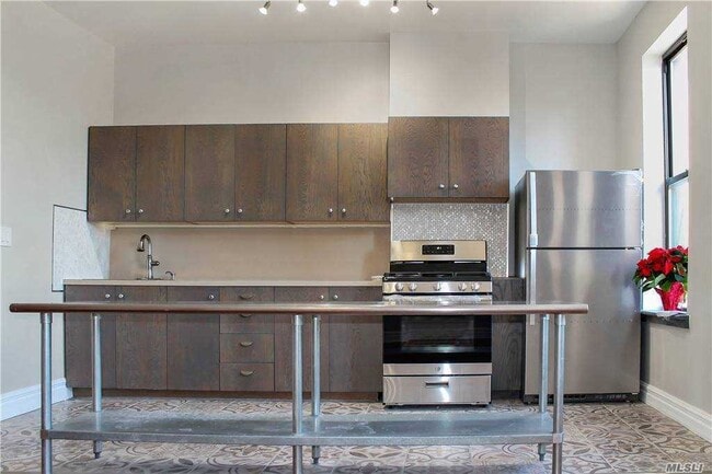 Building Photo - 18-64 Dekalb Ave