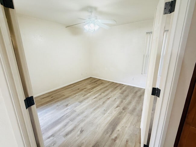 Foto del edificio - 1125 E Broadway Rd