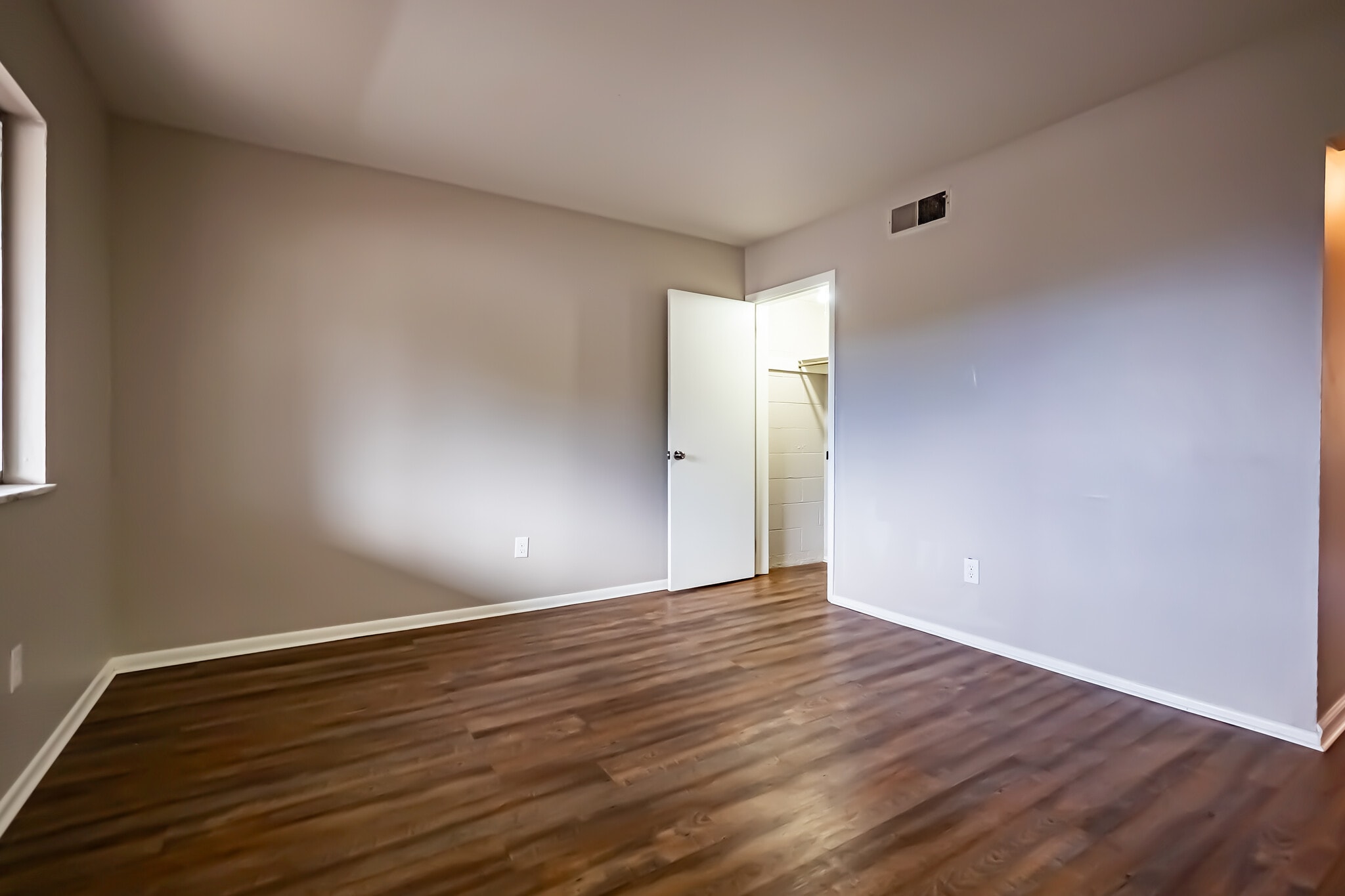 733 E Wilbeth – photo 1