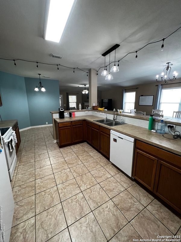Foto del edificio - 4010 Canyon Pkwy