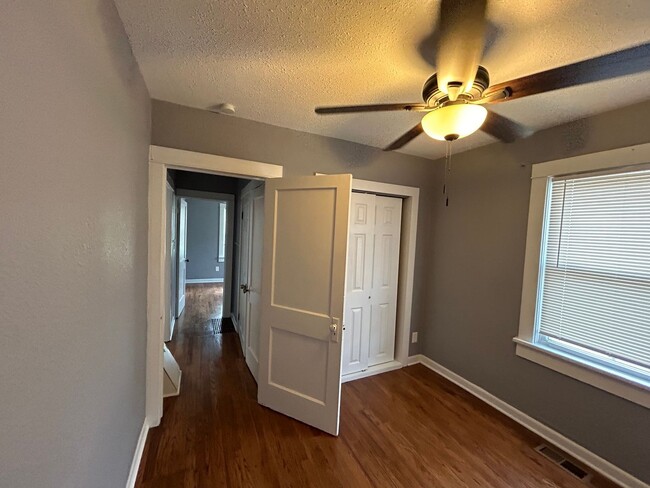 Foto del edificio - 3 bedroom with fenced in yard