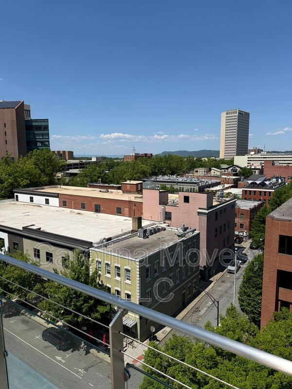 Foto del edificio - 100 E Washington St