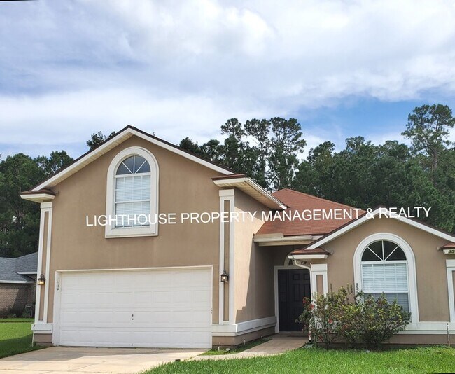Building Photo - Beautiful and Spacious 5 Bed/2 Bath Home i...
