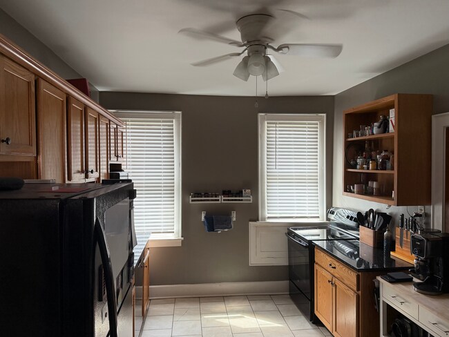 Kitchen - 2472 Fairview Ave