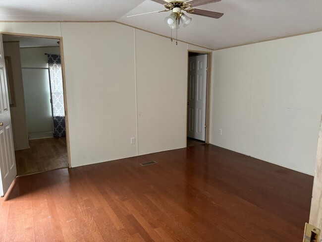 Building Photo - Single Wide in the Country