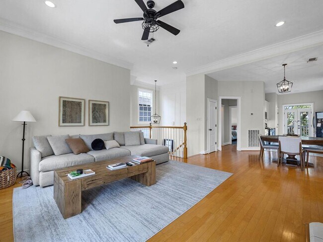 Foto del edificio - 403 E 25th St