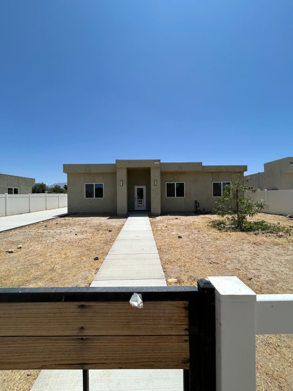Primary Photo - 9232 E Ave T 6