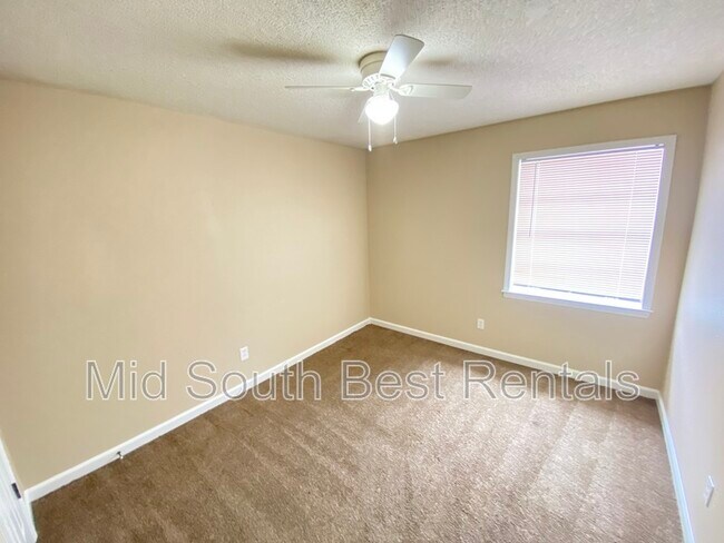 Foto del edificio - 5296 Broken Oak Dr