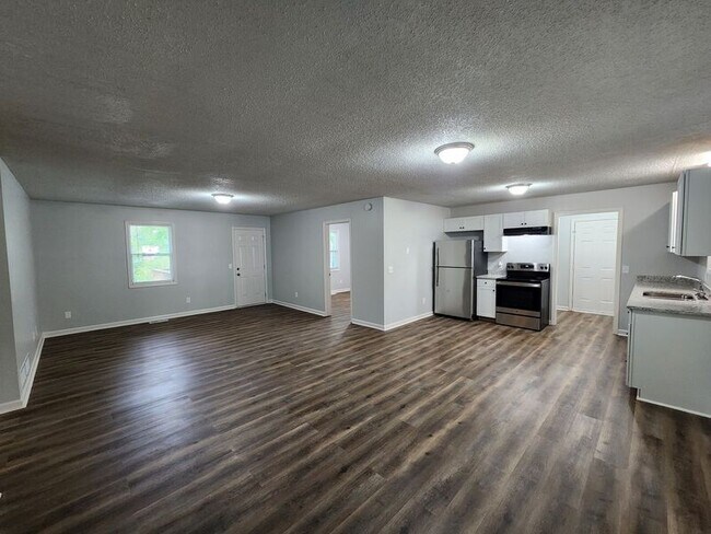 Building Photo - 709 W Creek Cir