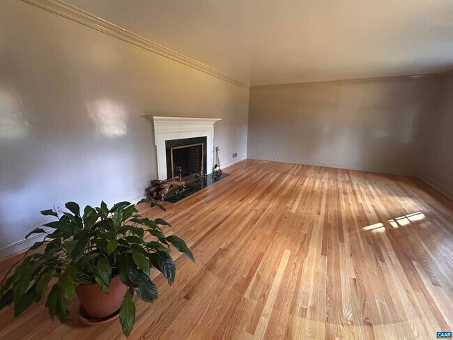 Foto del edificio - 214 Montvue Dr