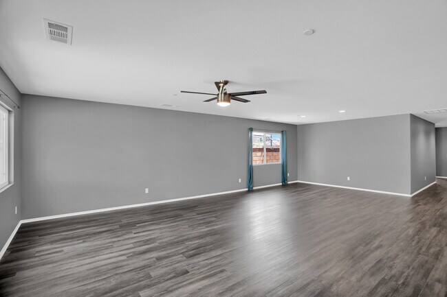 Building Photo - 260 Brittania Rd