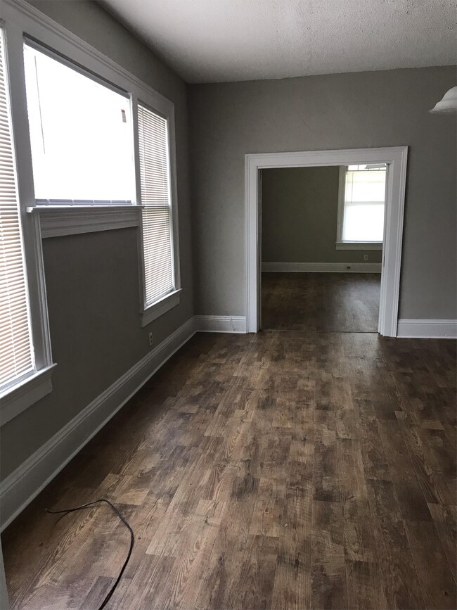 Foto del edificio - 211 E Caswell St