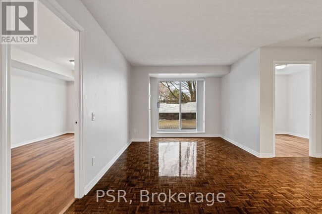 Building Photo - 515 Rosewell Ave