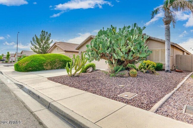 Foto del edificio - 8190 W Behrend Dr