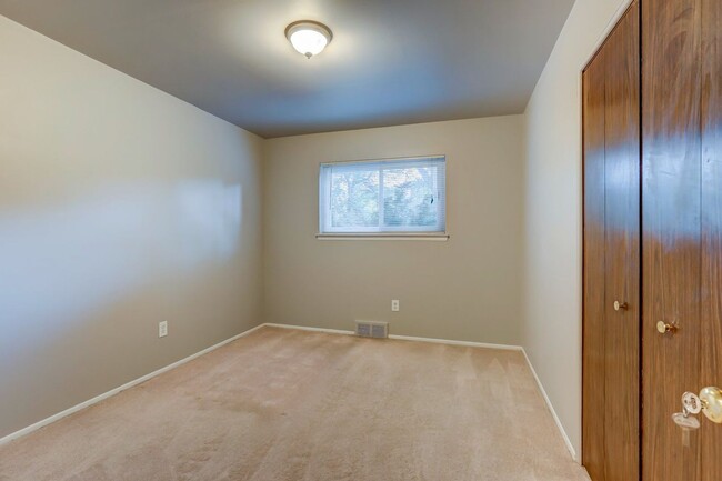 Building Photo - Available now: Royal Oak rental- Lower Unit