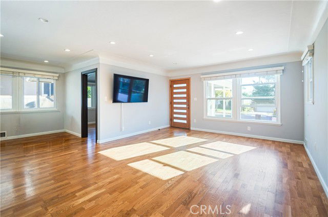 Foto del edificio - 721 E Elmwood Ave