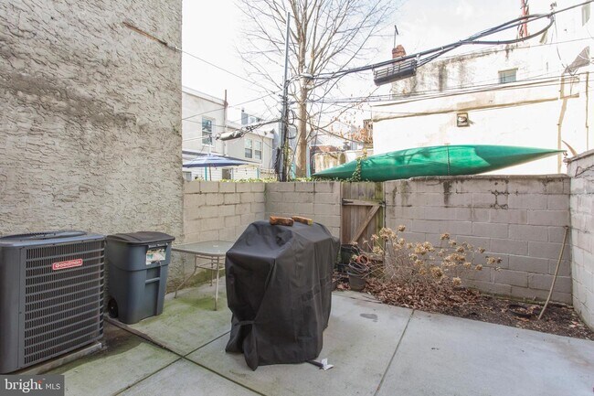 Building Photo - 1704 S 4th St