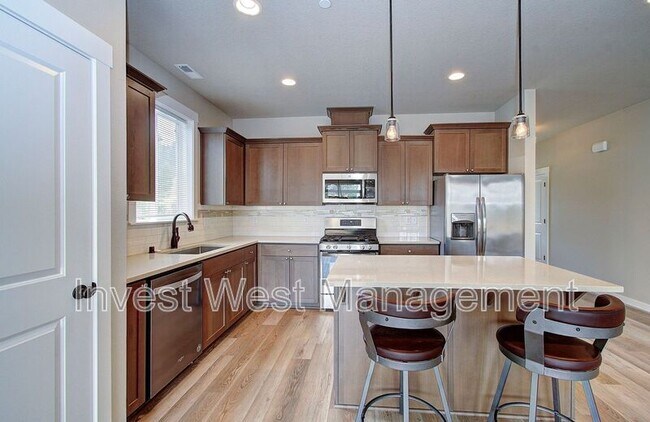 Building Photo - 1651 52nd Ct