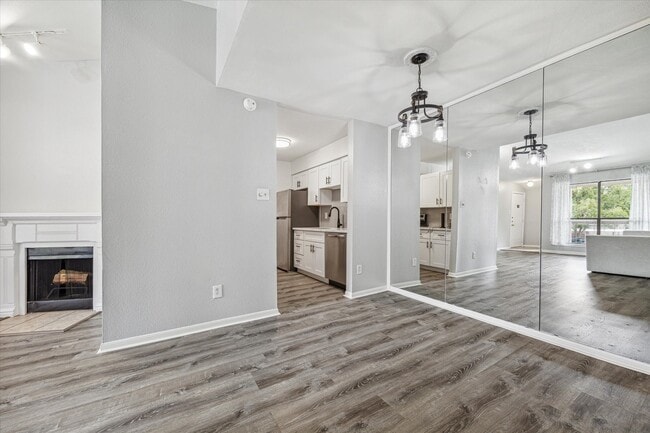 Building Photo - 2125 Augusta Dr