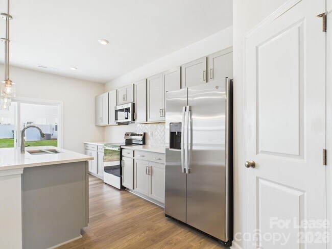 Foto del edificio - 3022 Hutton Gdns Ln