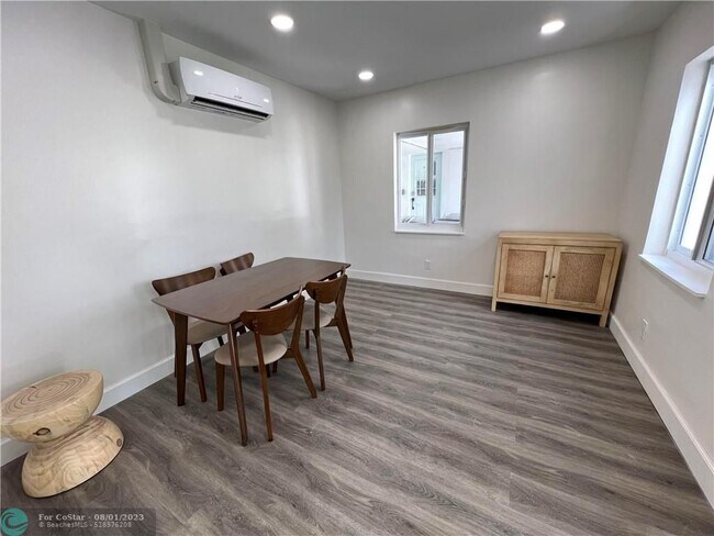 Foto del edificio - 703 NE 7th St