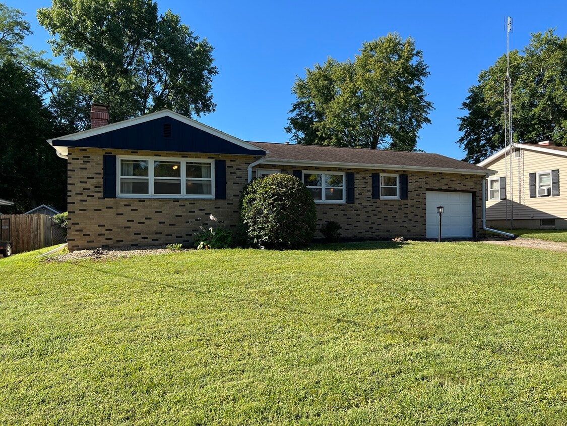 1212 Klein Ave, Galesburg, IL 61401 House Rental in Galesburg, IL